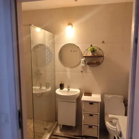 アパート 7 Min Od Pkp Dworzec Metropolitarny ルブリン